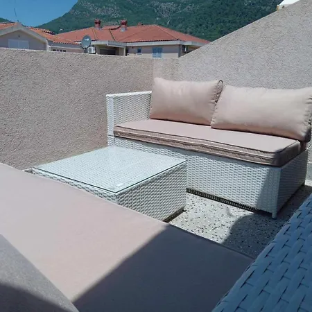 Skyline Apartment *